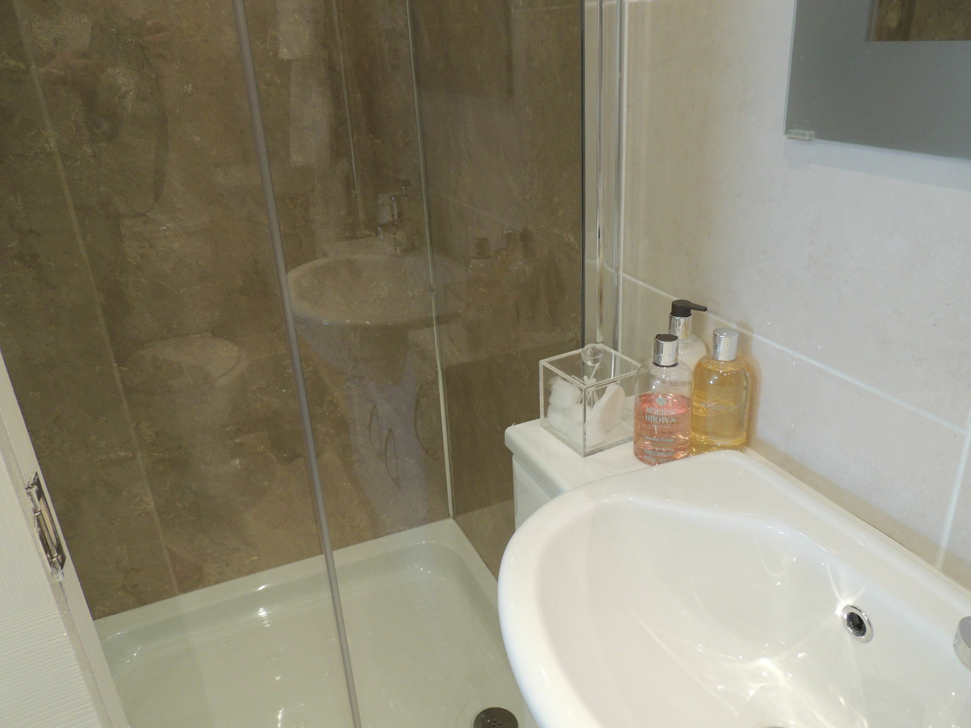 Surrone Guest House เกรทนากรีน ภายนอก รูปภาพ